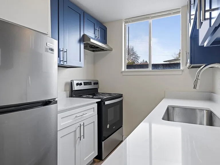 Dolphin Apartments: Leasing Specials! Great location in Kennewick — Photo 48