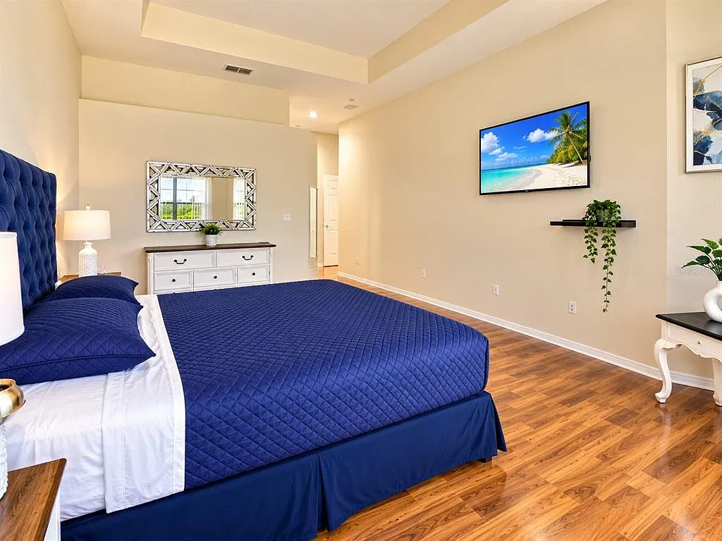 3 bed, 2.0 bath, 1564 sqft, $2,200 — Photo 4