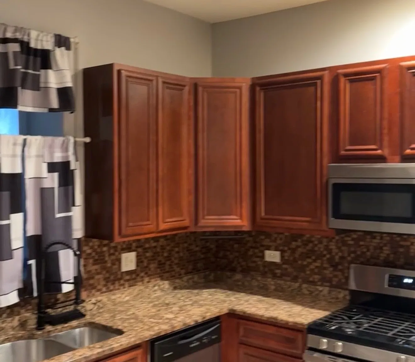 2 bed, $1,800 — Photo 3