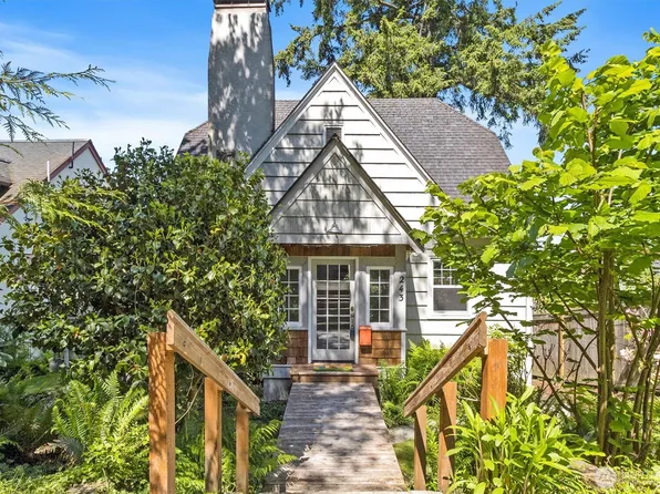 243 N Garden Street, Bellingham, WA 98225