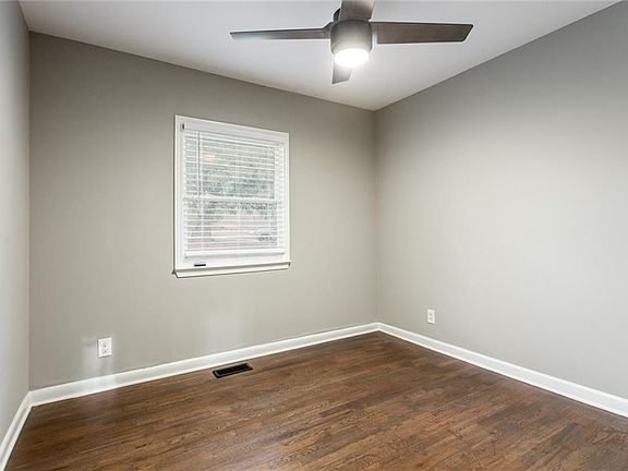 4th image of 155 Long Dr SW