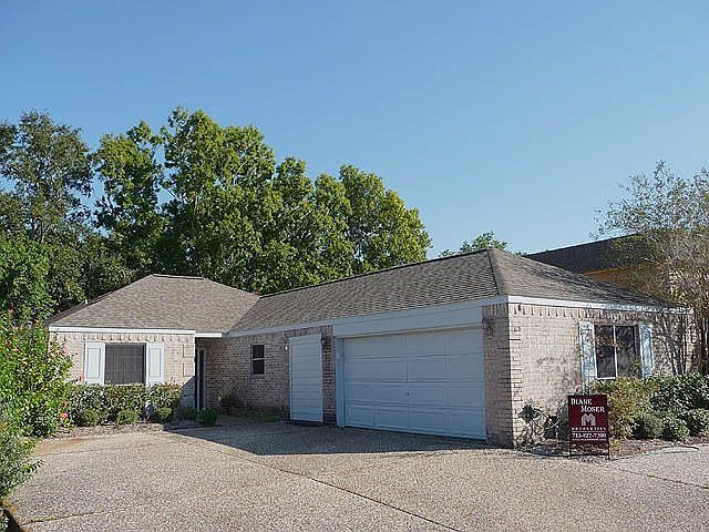 Beautifully remodeled and updated home in great golf course neighborhood!