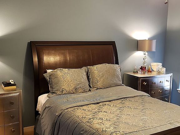 Primary Bedroom w/Queen Bed