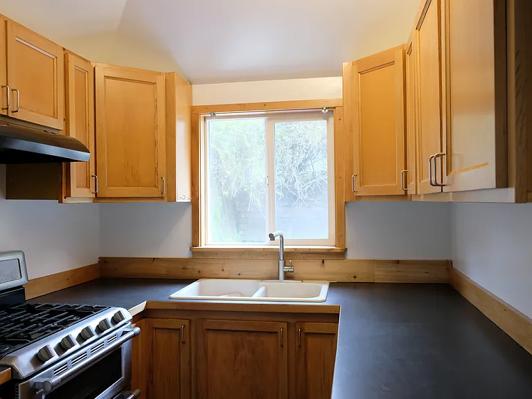 903 Locust St #A — Photo 4