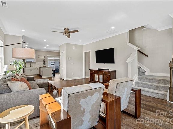 4th image of 5001 Belmont Crossing Dr
