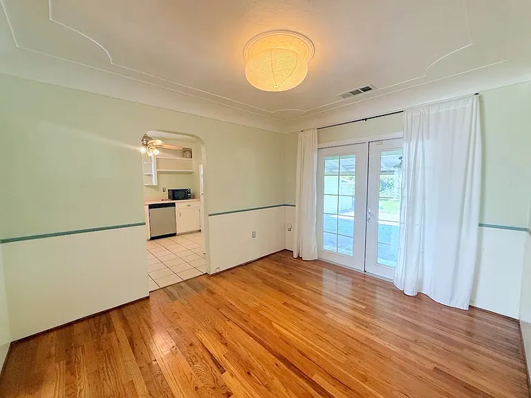 3021 Oleander Ave — Photo 5
