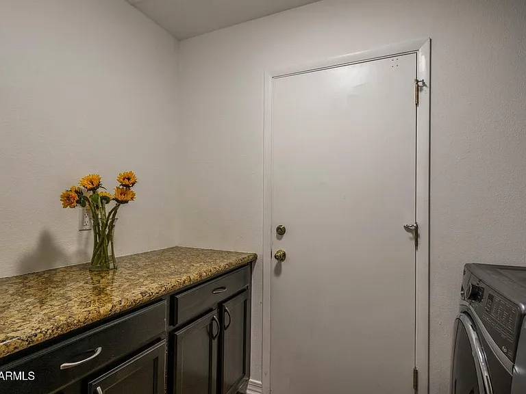4526 E Paradise Ln — Photo 33