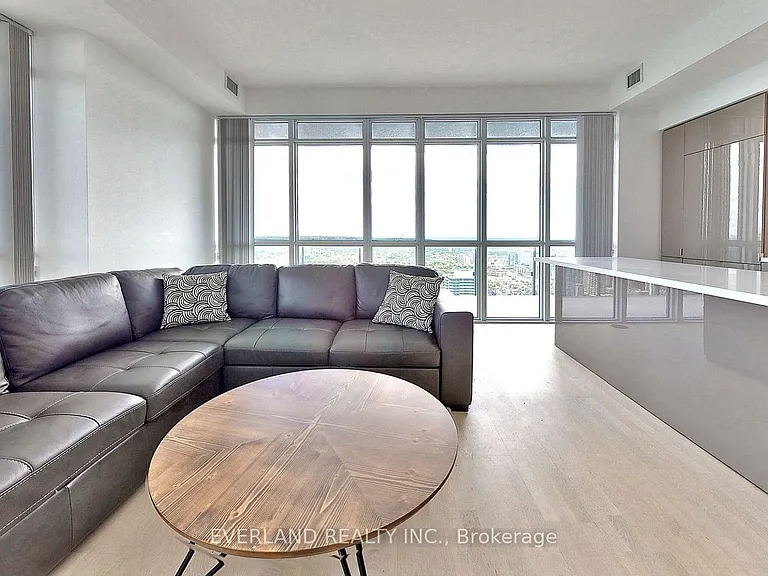 7 Grenville St #6105 — Photo 24
