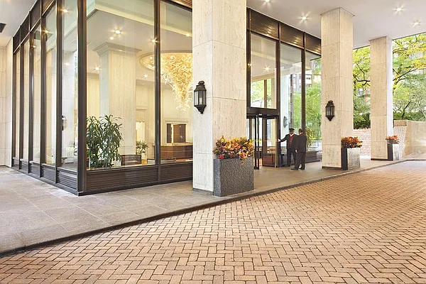 Rented by Manhattan Miami Real Estate | media 12