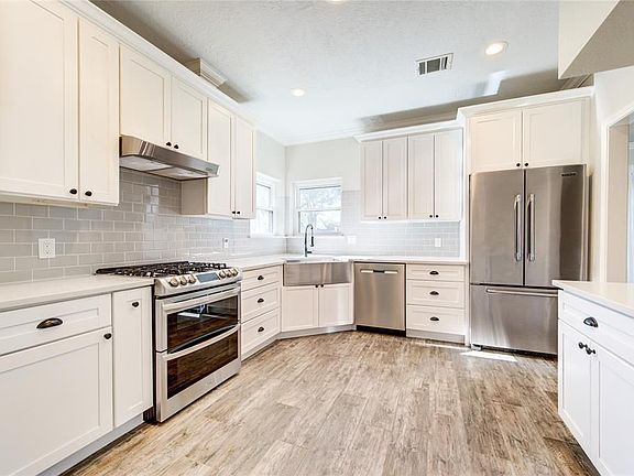 3rd image of 1031 Daria Dr