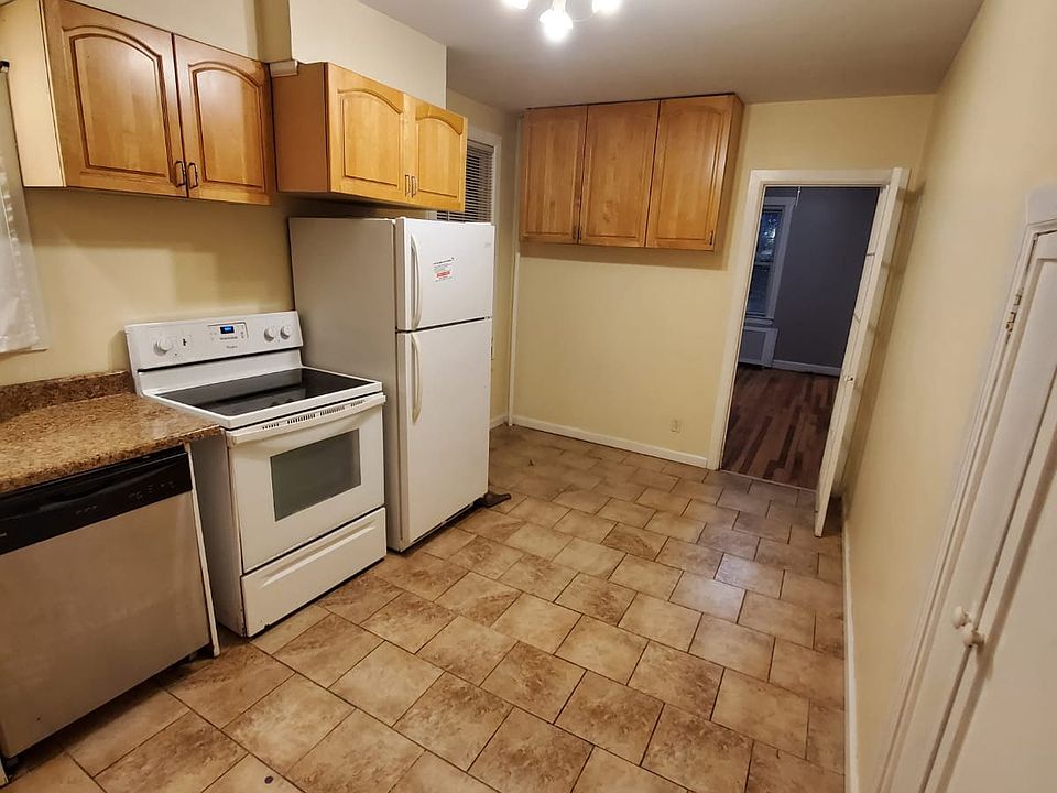 1st image of 176 Hicksville Rd
