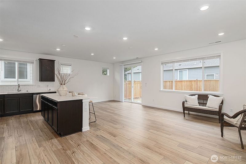 5th image of 16911 127th Avenue Ct E