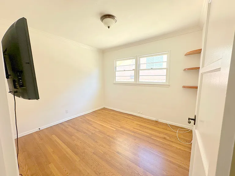 14722 Addison St — Photo 9