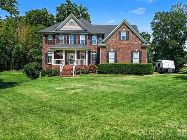 4858 Elmhurst Dr NE, Hickory, NC 28601