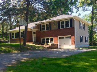 6 Continental Dr, Fishkill, NY 12524