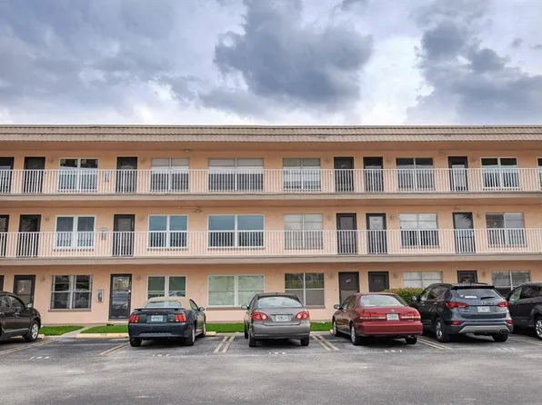 6400 46th Ave N APT 301, Kenneth City, FL 33709