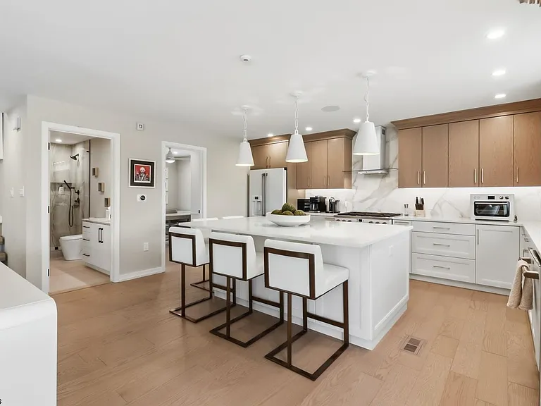 302 N Nassau Ave — Photo 27