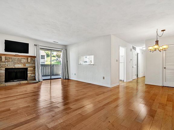 5th image of 2406 Wood Gate Ln