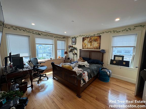 3rd image of 122 Tremont St APT 122