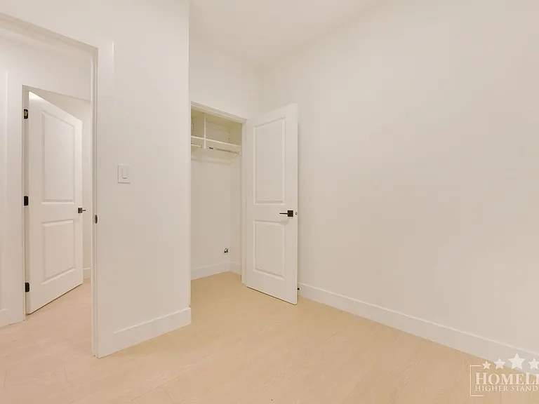 16678 16th Ave #BASEMENT — Photo 11