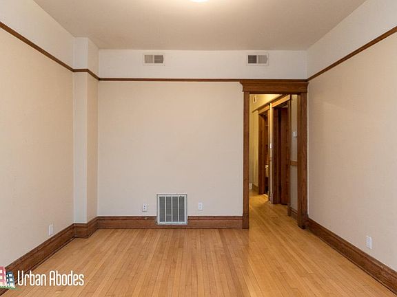 2nd image of 1029 N Winchester Ave #Ua2