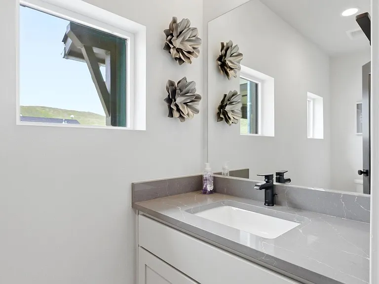 519 W Ascent Dr — Photo 30