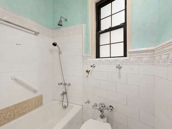 419 East 57th Street image 12 of 17