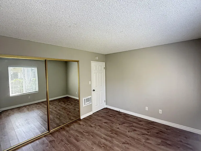 23732 Hillhurst Dr #73 — Photo 17