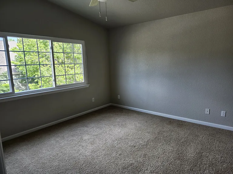 1432 Whitehall Dr #F — Photo 15