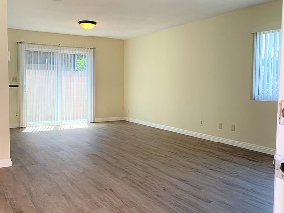 2nd image of 1111 E Robidoux St #A