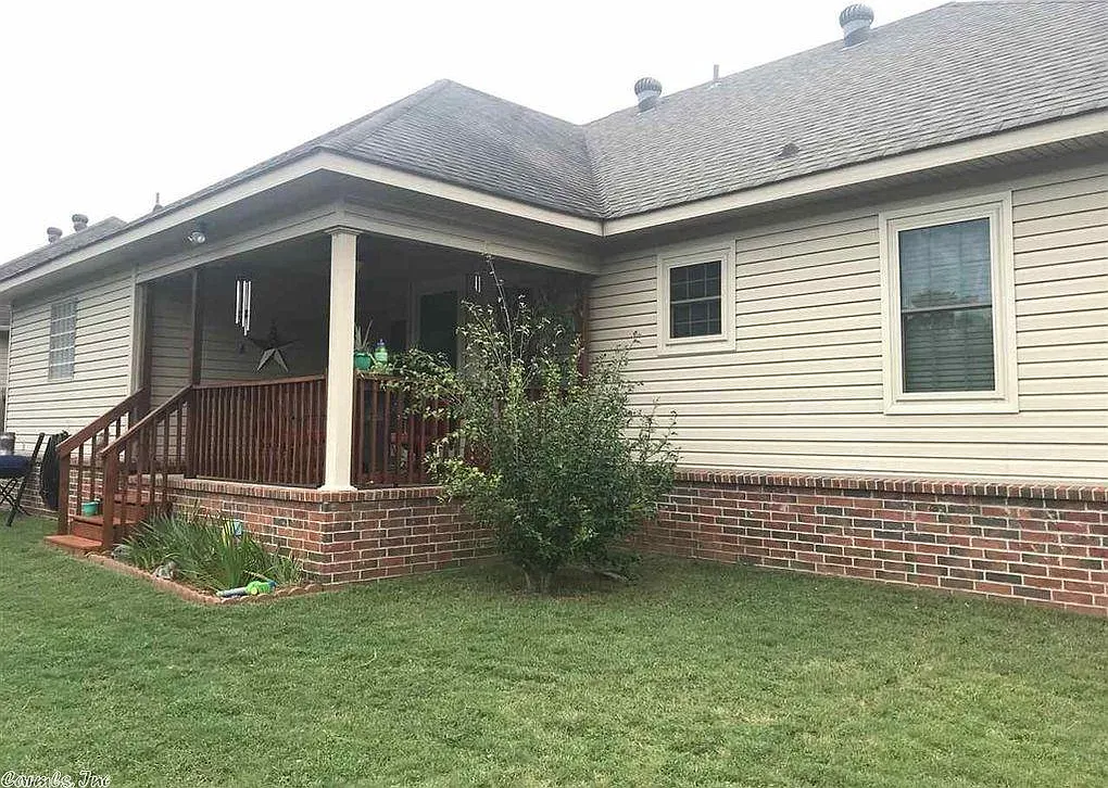 3 bed, 1760 sqft, $2,100 — Photo 3