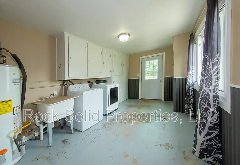 210 Seymour Ave — Photo 17