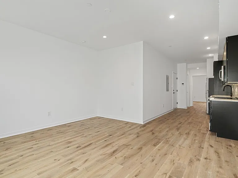 1246 N Front St #2 — Photo 5
