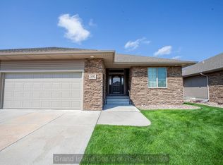 520 Redwood Rd, Grand Island, NE 68803