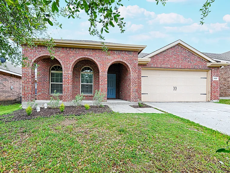 1213 Lambert Dr — Photo 1