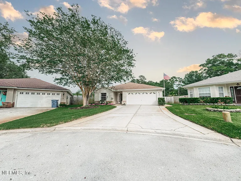 511 Chancellor Dr E — Photo 45