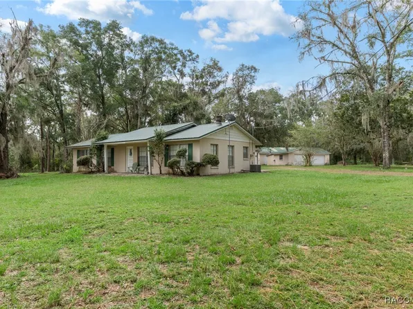 8738 E Clearview St, Floral City, FL 34436