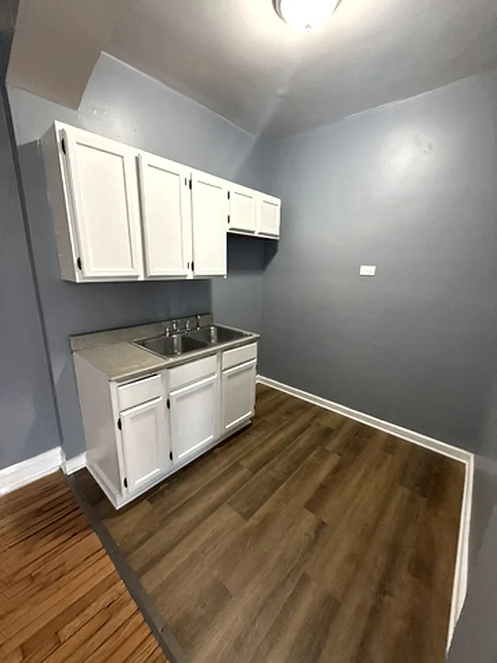79th Street Apartments — Photo 3