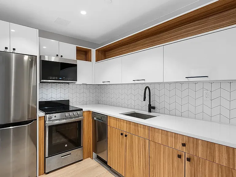 60 W 125th St #1608B — Photo 3