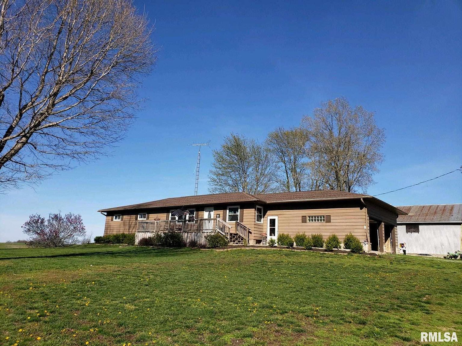 6444 N Riddle Ln, Waltonville, IL 62894 Zillow