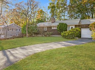 10 Chester St, Ardsley, NY 10502