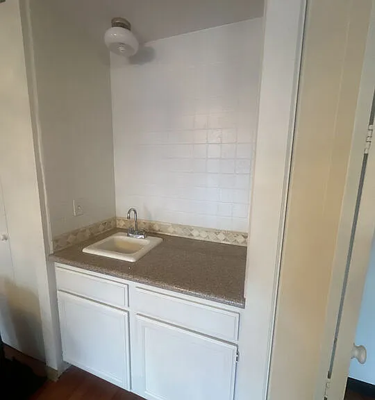100 S Doheny Dr #213 — Photo 22