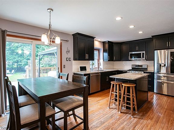 3rd image of 3876 Royal Oak Dr
