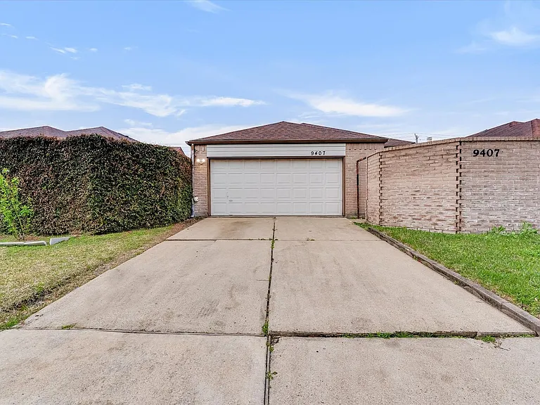 9407 Stockwell Dr — Photo 25