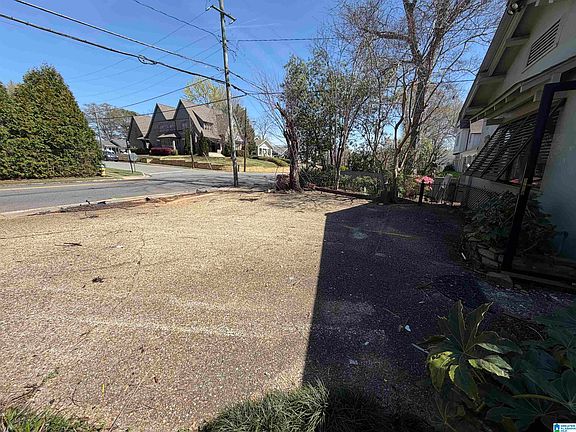 3rd image of 1513 Oxmoor Rd