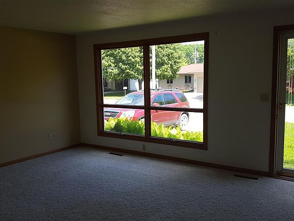 3rd image of 407 20th Pl SW