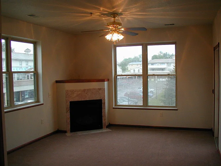 42 Glaciers Edge Sq #MAIN — Photo 2