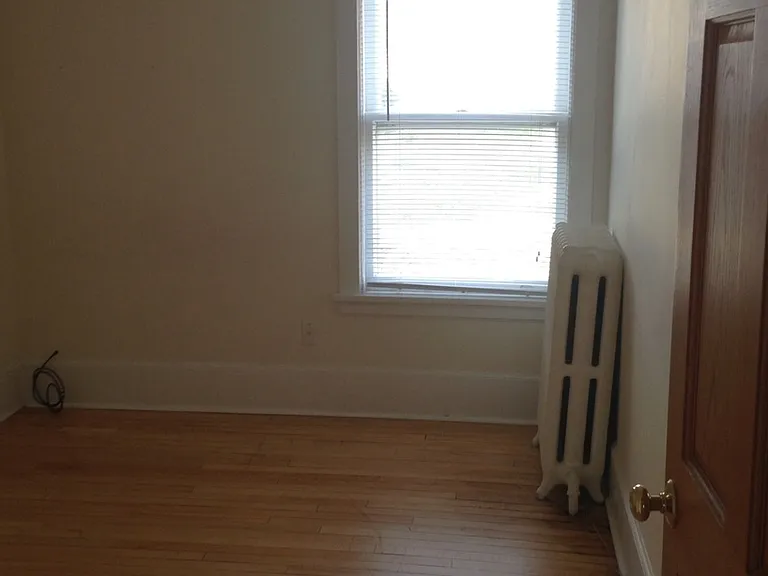 305-307 Duplex — Photo 11