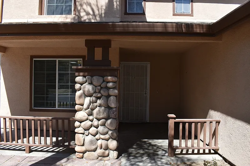 3 bed, 2.5 bath, 1970 sqft, $2,300 — Photo 4