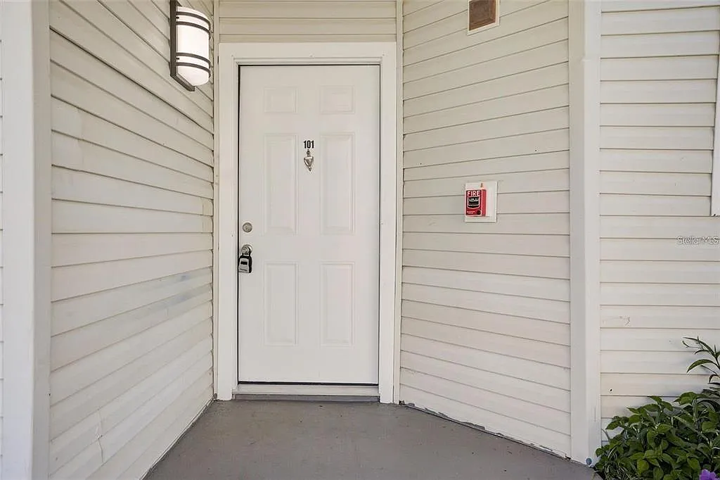 2556 Woodgate Blvd — Photo 3